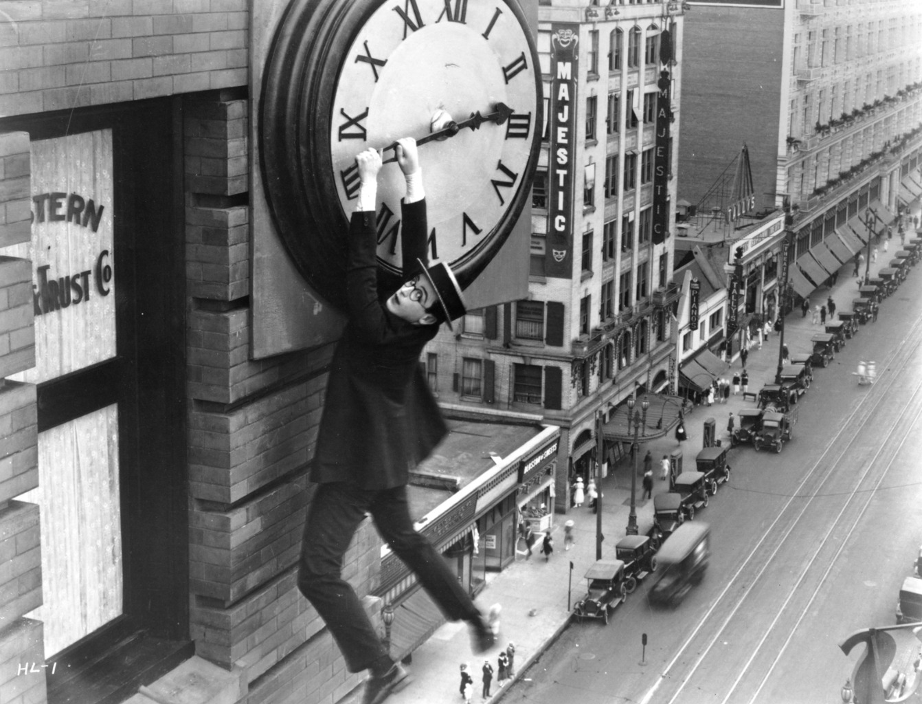 Lloyd in Safety Last (1923)